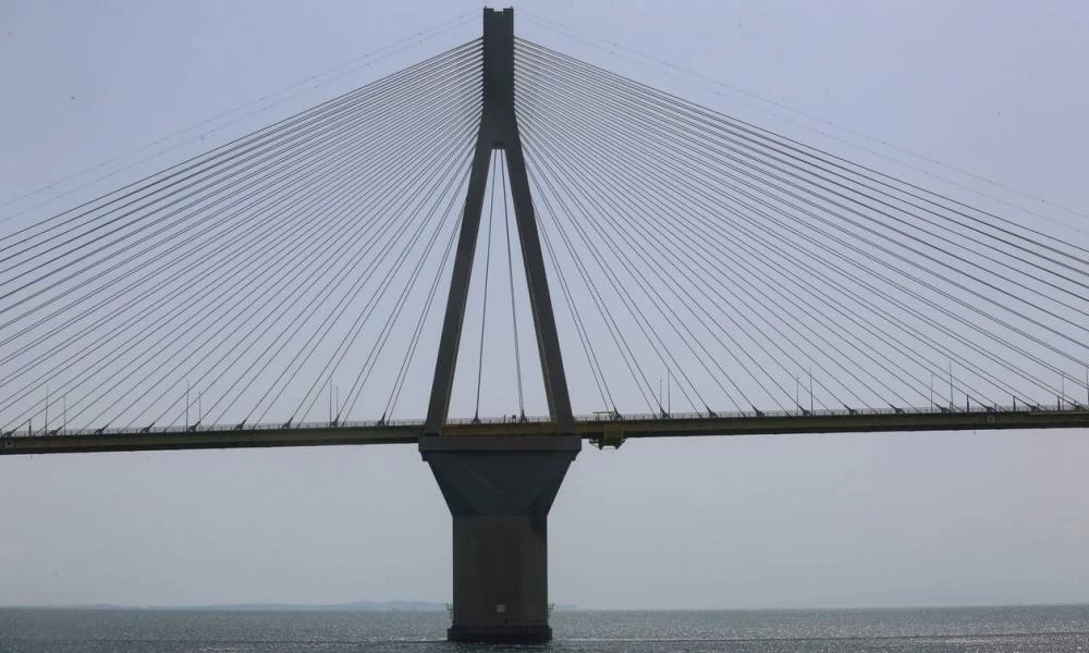 Τροχαίο ατύχημα με δύο τραυματίες στη γέφυρα Ρίου - Αντιρρίου